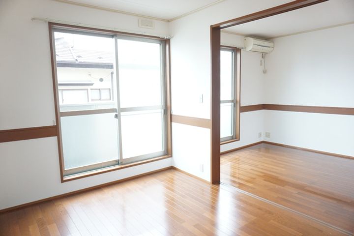 カンパーニュ穂波参番館102の居間