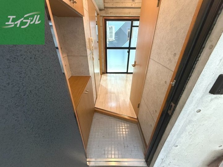 クレインコート東園405の玄関