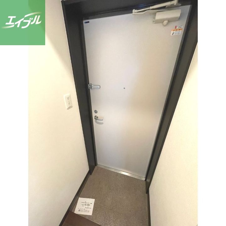 Residence中川202の玄関