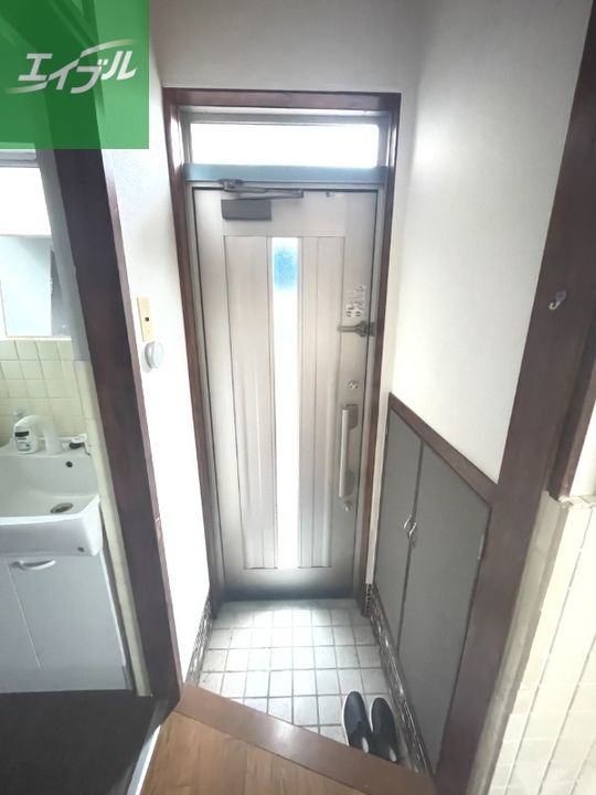 light blue1Fの玄関