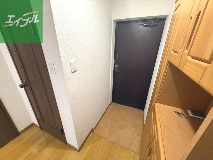 ルミエール多比良801の玄関