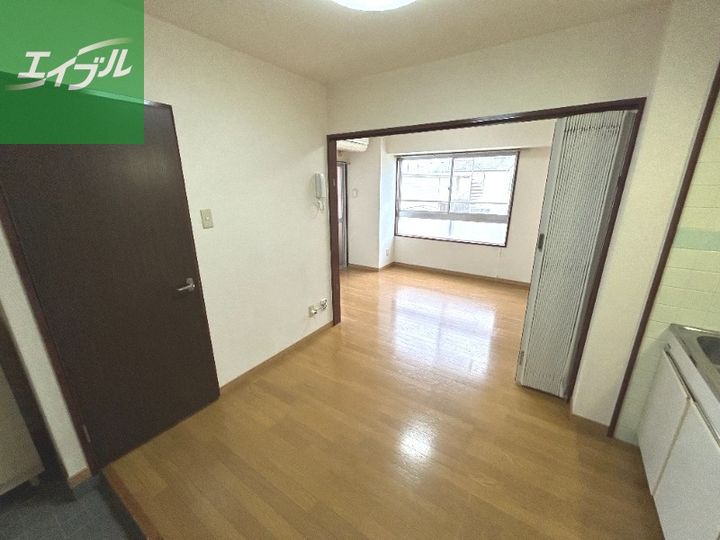 七福マンション八幡町402の内装