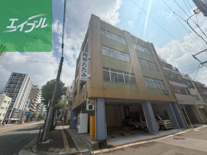 岡部ビルの外観