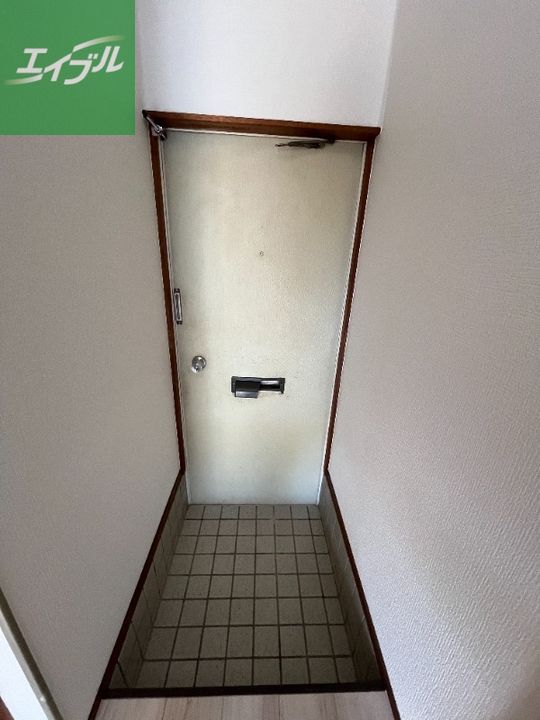 二葉ハイツ102の玄関