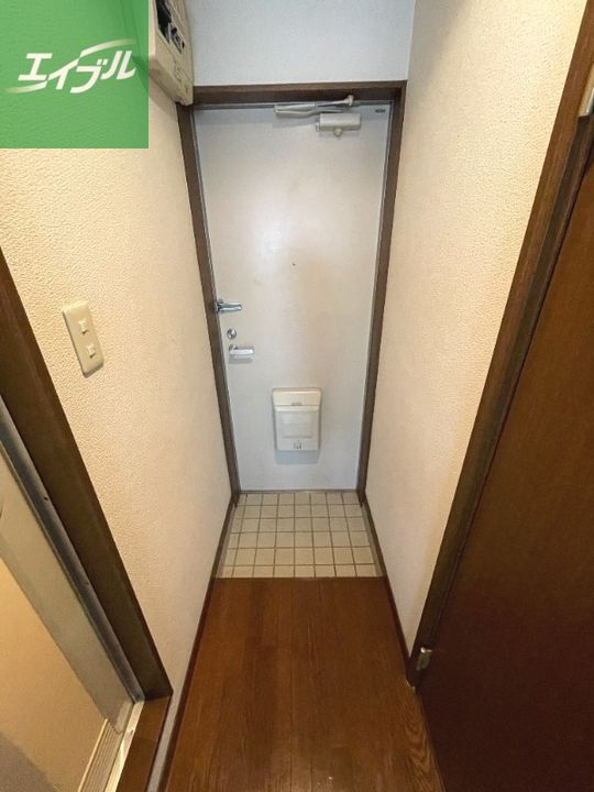 クィーン・パレス橋口町207の玄関