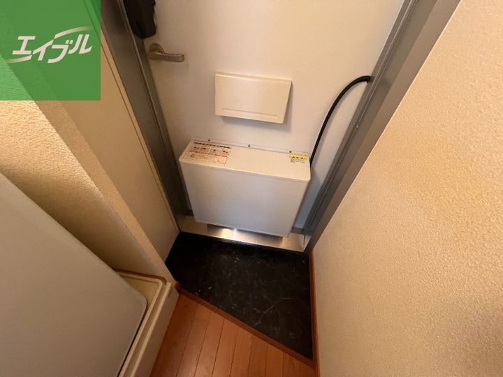 レオパレスエスカレラ クエスタ103の玄関