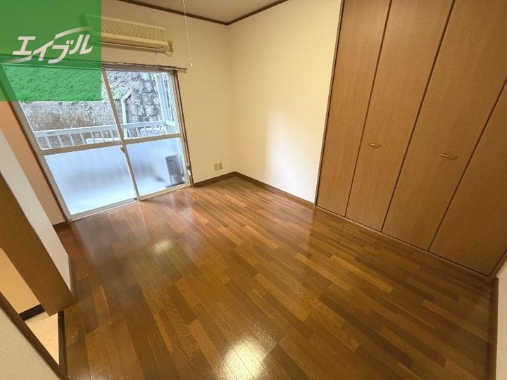 F・西北101の内装