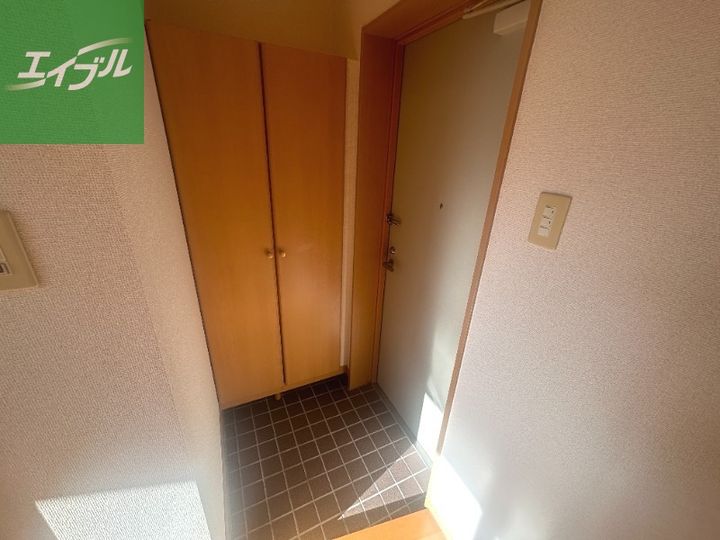 プリザントヒル城山602の玄関