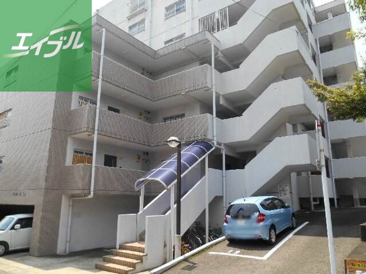 サンロード富士501の玄関