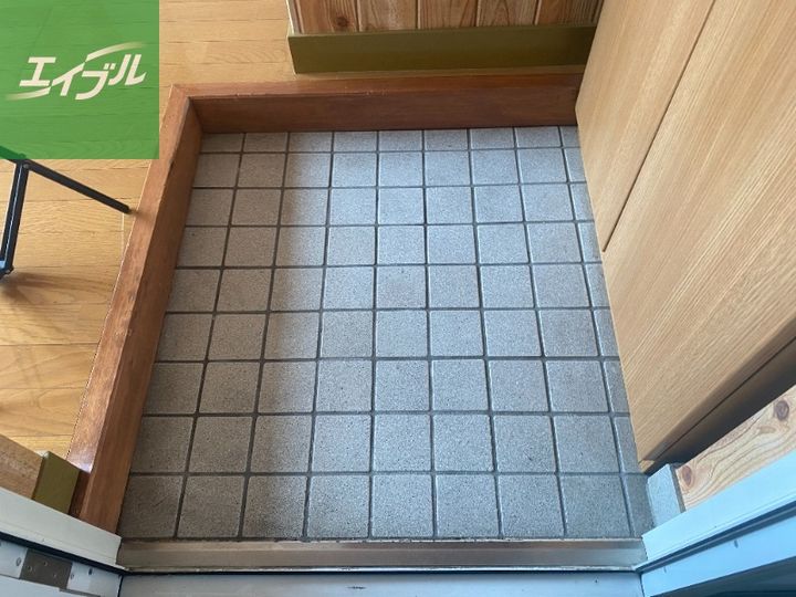 山口ビル(勝山町)の玄関