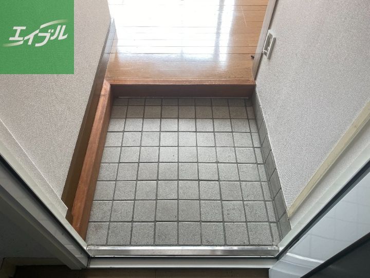 山口ビル(勝山町)の玄関