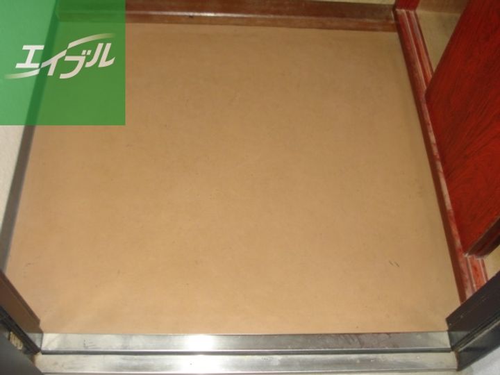 サンロード富士402の玄関