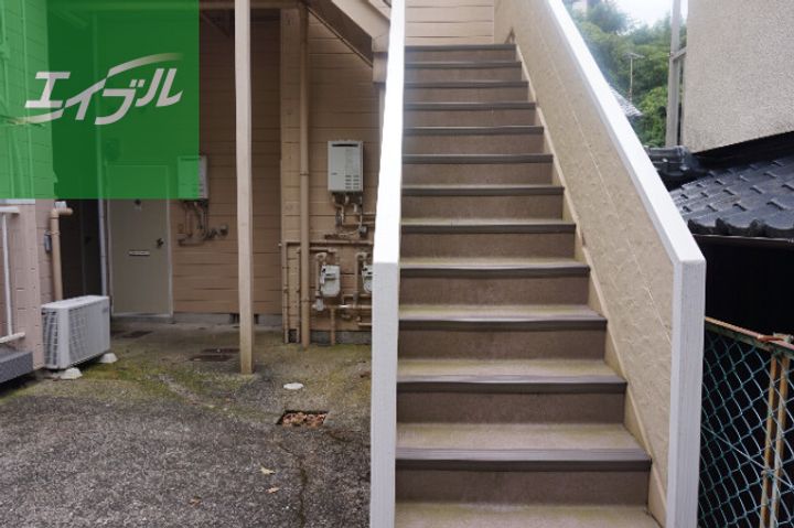 デュークハウス103の玄関