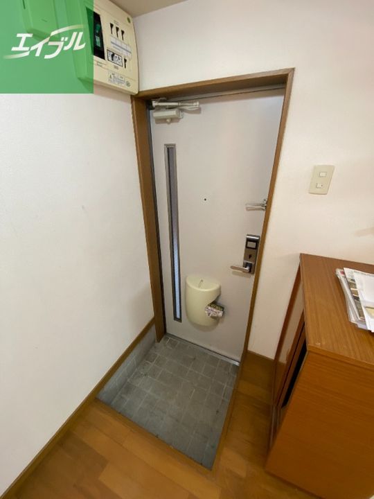 フォーレスト諏訪Ⅲ号館104の玄関