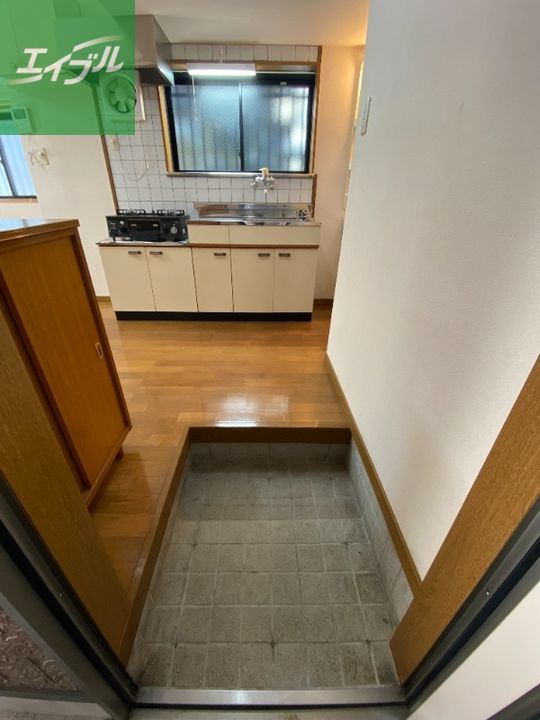 フォーレスト諏訪Ⅲ号館104の玄関