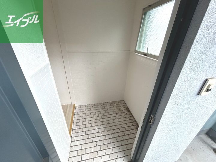 岩見七福ビルの玄関