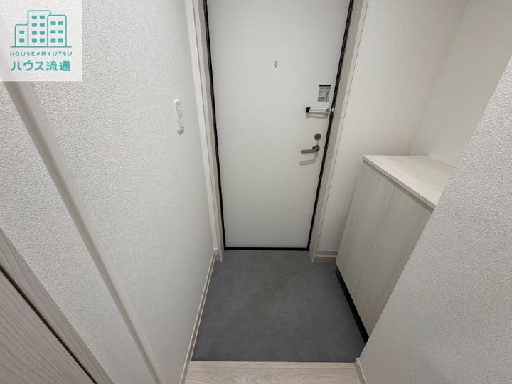 Residence戸石203の玄関