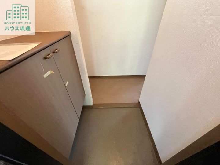 ロイヤルガーデン白岩 A棟の玄関