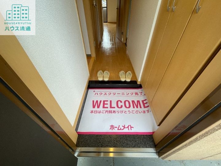 ロイヤルヒル岩松Ⅱの玄関