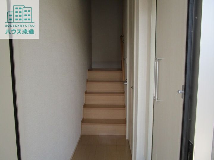 ロイヤルガーデン永田Eの玄関
