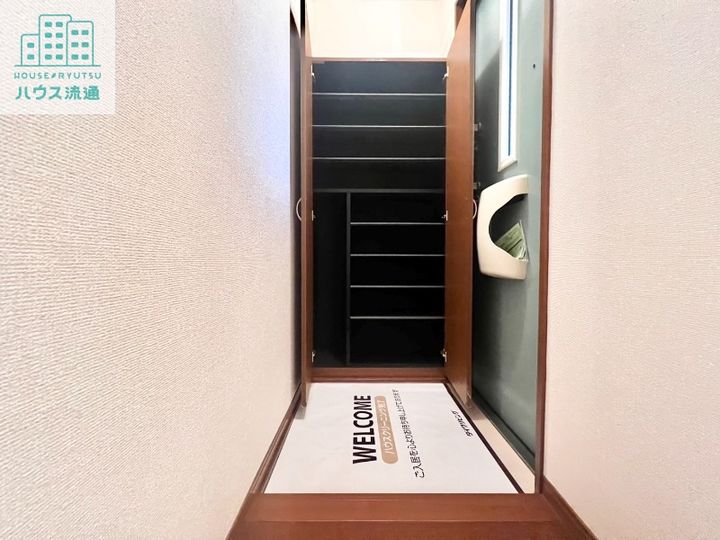 メルベーユ富の原 B棟の玄関