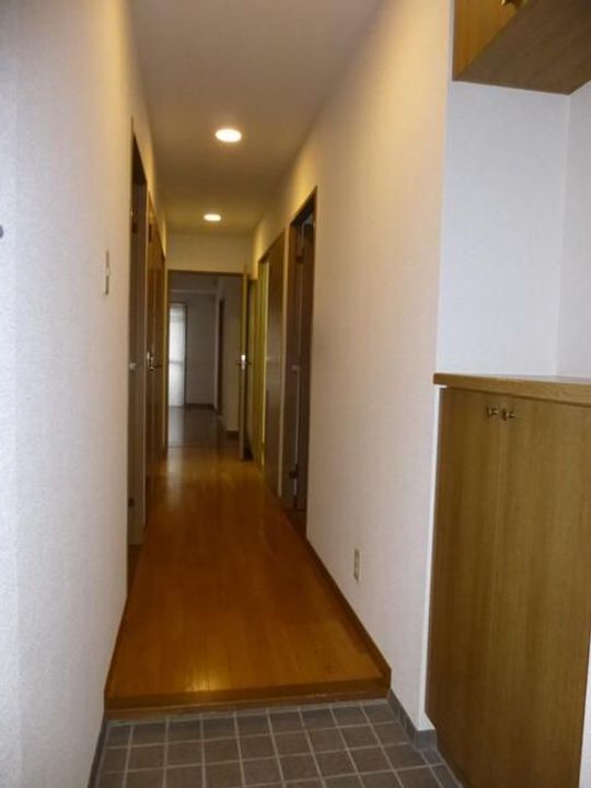 オクトス市ケ尾1の玄関