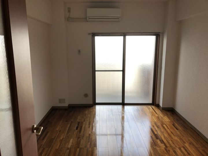 柾木マンションウエスト302の居間