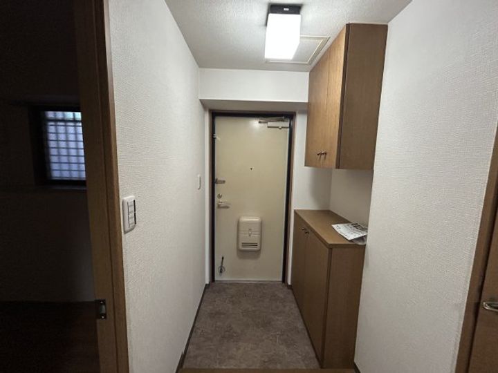 リーヴァ東花園103の玄関