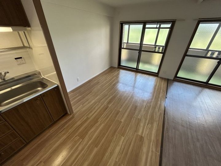 リーヴァ東花園103の居間