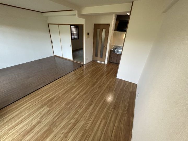 リーヴァ東花園103の居間