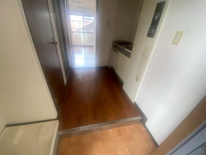 プレミール松原203の玄関