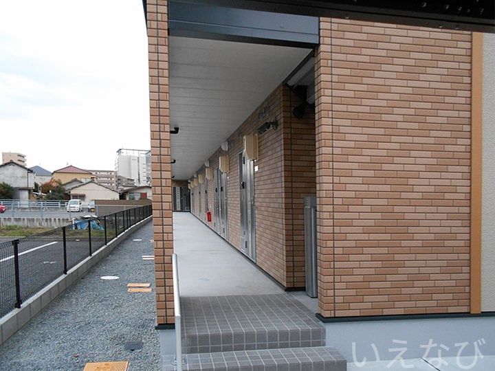 岡山県岡山市北区東古松2丁目(アパート)の賃貸物件の玄関