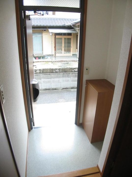 岡山県岡山市中区原尾島2丁目(アパート)の賃貸物件の玄関