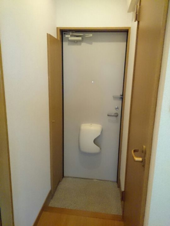 岡山県倉敷市鳥羽(アパート)の賃貸物件の玄関