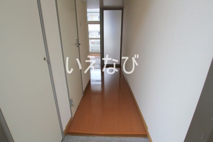 岡山県岡山市南区洲崎1丁目(アパート)の賃貸物件102の玄関
