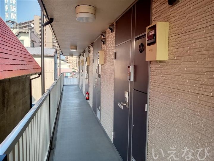 岡山県岡山市北区西古松西町(マンション)の賃貸物件304の玄関