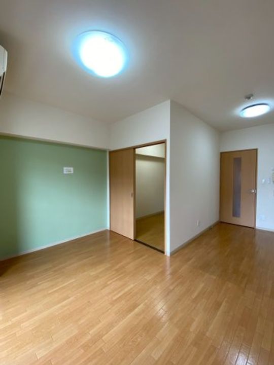 ルーセント東静岡202の居間