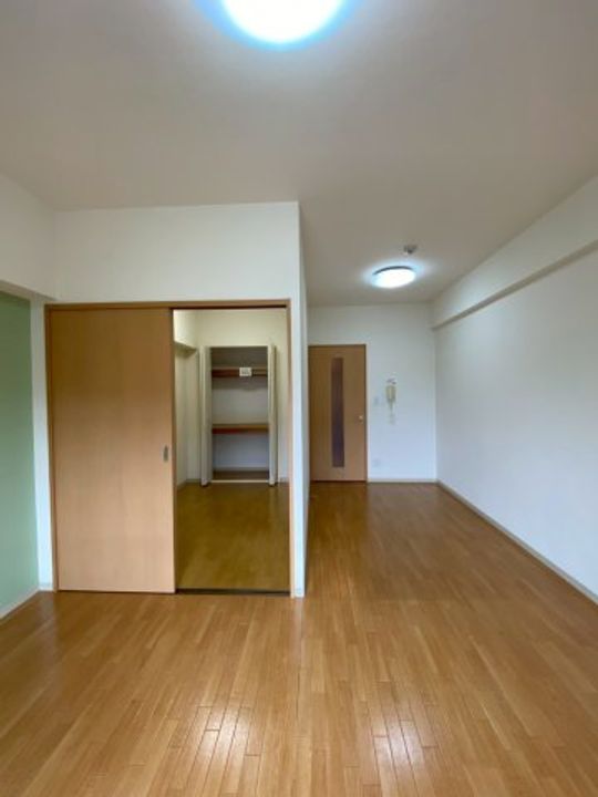 ルーセント東静岡202の居間