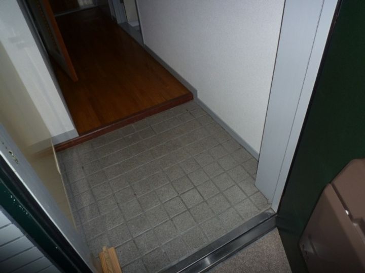 ファクタービルの玄関