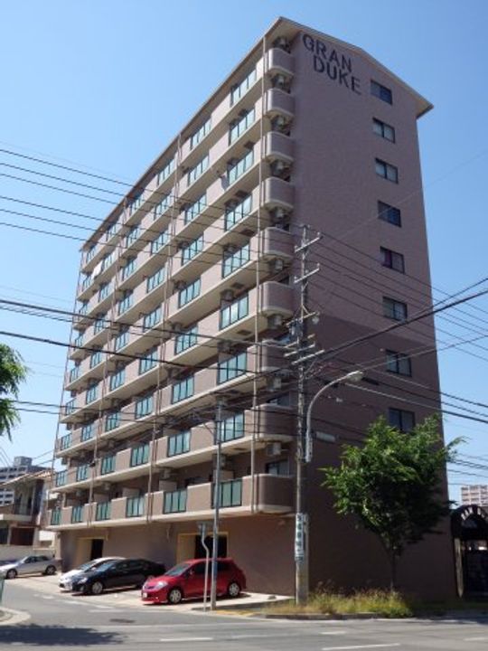 四日市エンブルコートの外観