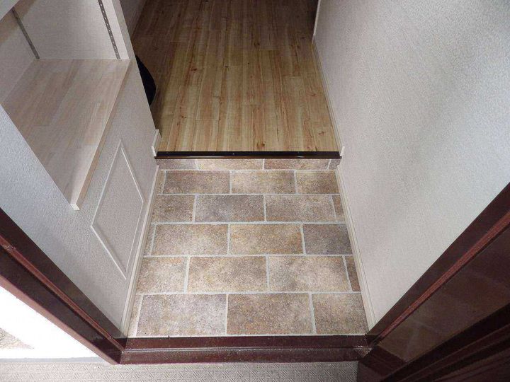 メゾン三幸303の玄関