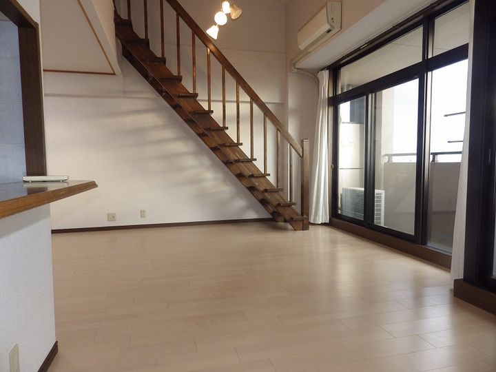 ファミール四日市の居間