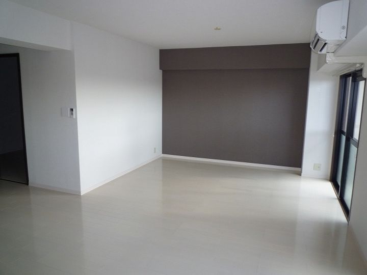 プロミネント四日市の居間