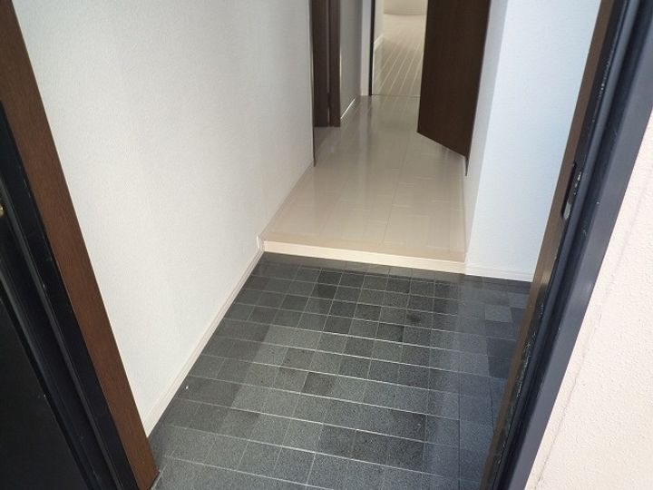 プロミネント四日市の玄関