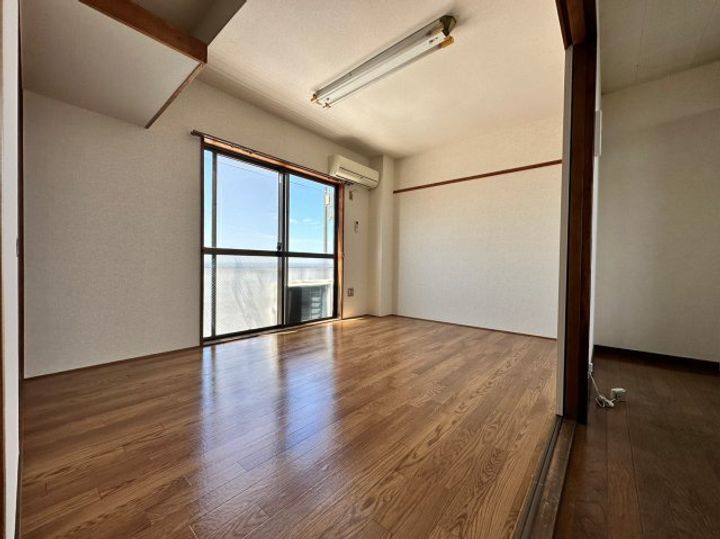 レジデンス小古曽の居間