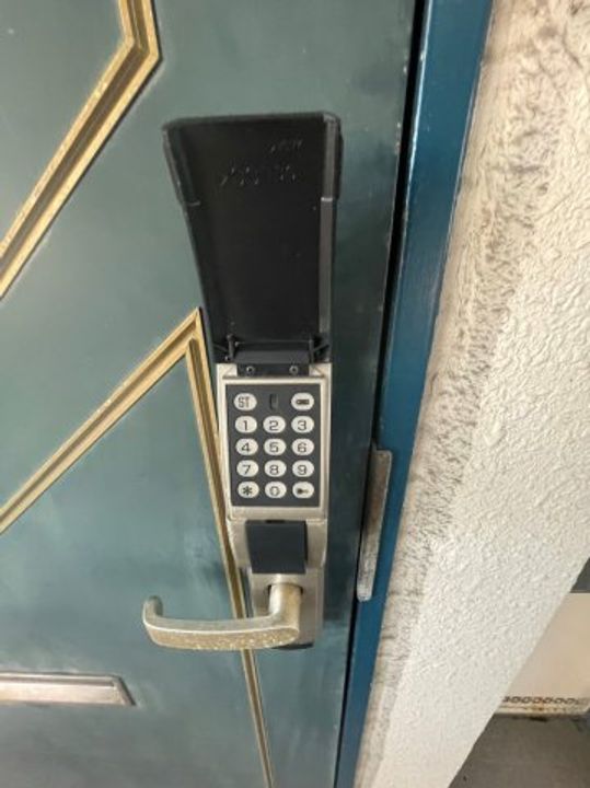 シュロス鵜の森の玄関