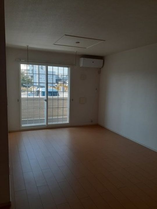 ハイツUTSUBE Ⅱの居間