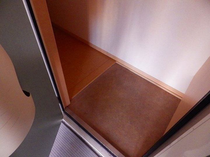 ウィルモアグッドラックの玄関