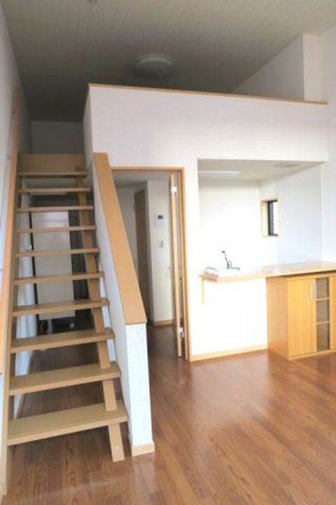 オレンジヒルズJ2101の居間