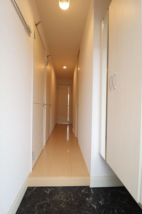 ルーナ・クレシェンテ101の玄関